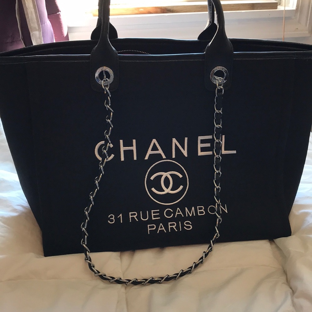 Black tote bag